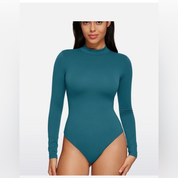 NWT CRZ YOGA Butterluxe Long Sleeve
Bodysuit Mock Turtleneck in Borealis Green - Picture 1 of 8
